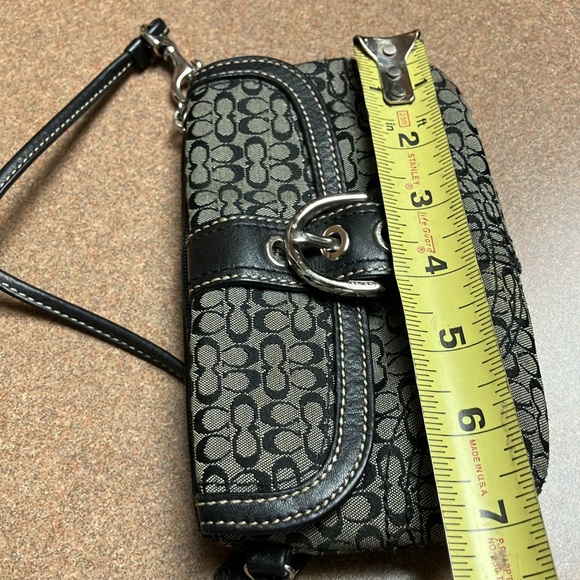 Coach Wristlet - Picture 12 of 12